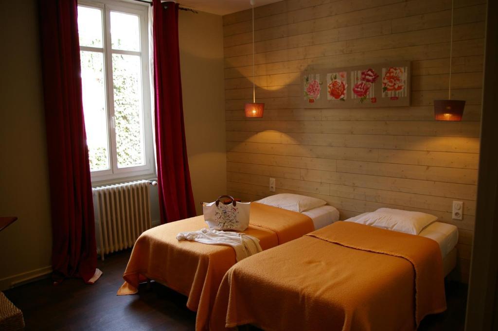Logis Hotel Le Cheval Noir Argenton Sur Creuse Exterior foto