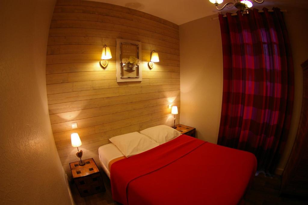 Logis Hotel Le Cheval Noir Argenton Sur Creuse Zimmer foto