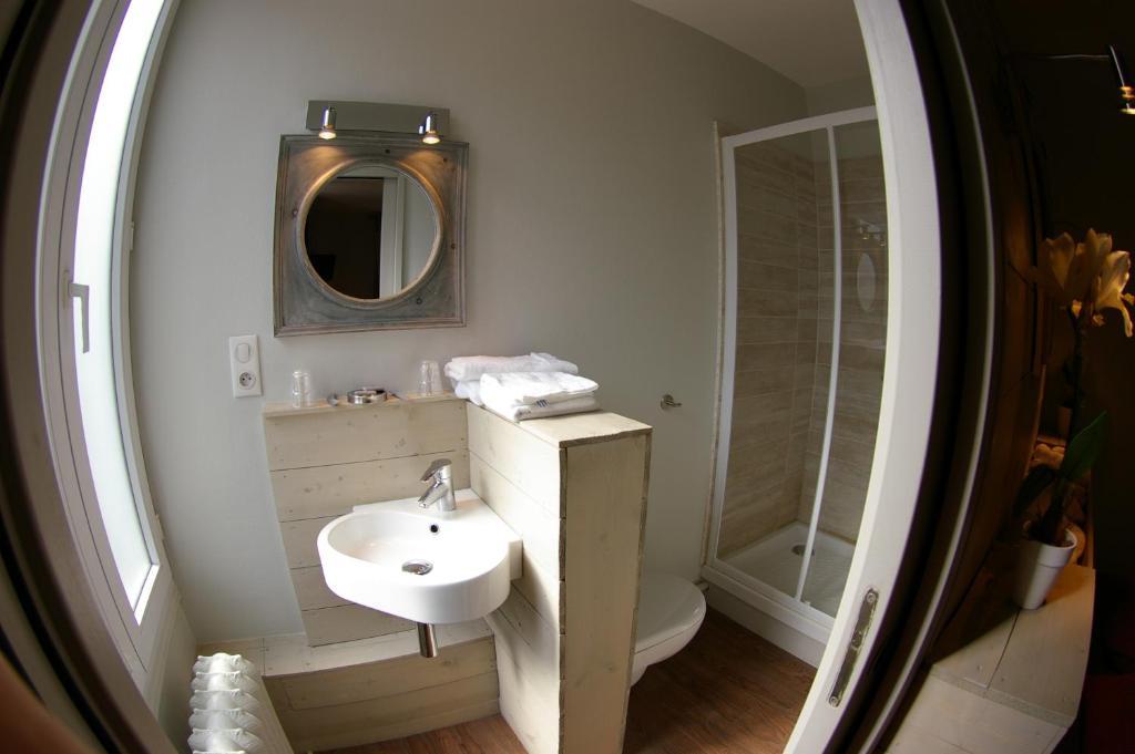 Logis Hotel Le Cheval Noir Argenton Sur Creuse Zimmer foto