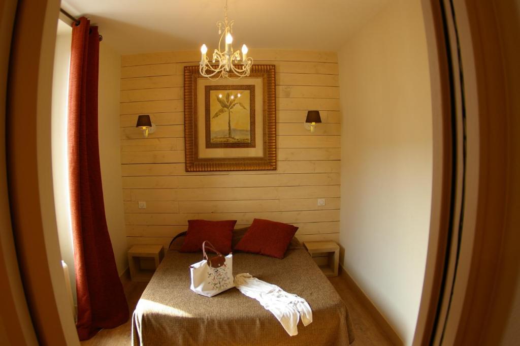 Logis Hotel Le Cheval Noir Argenton Sur Creuse Zimmer foto